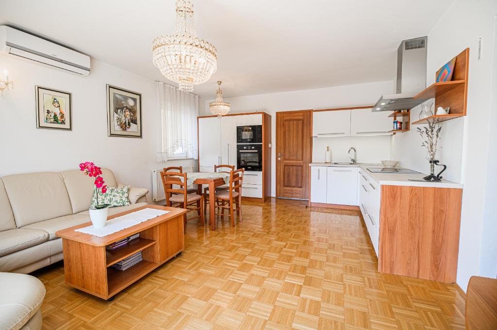 Mali apartma Vila Lena pogled 5